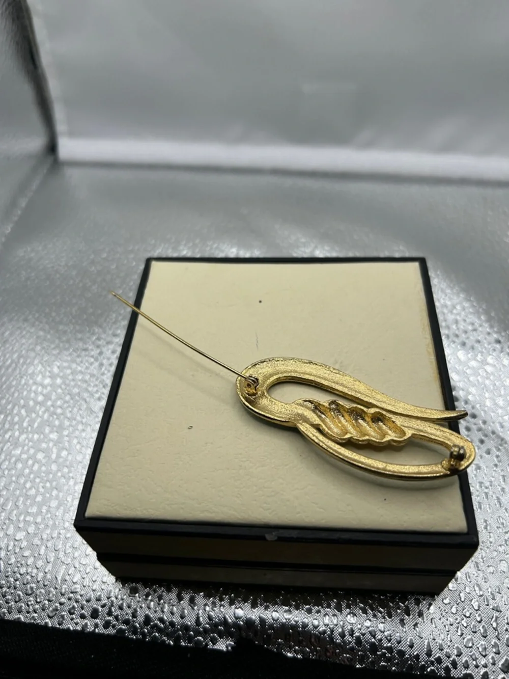Vintage green enamel brooch gold tone rollover pin sleek swirl statement piece